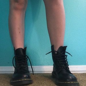 ✦ ✧ BLACK DOC MARTENS BOOTS ✧ ✦
